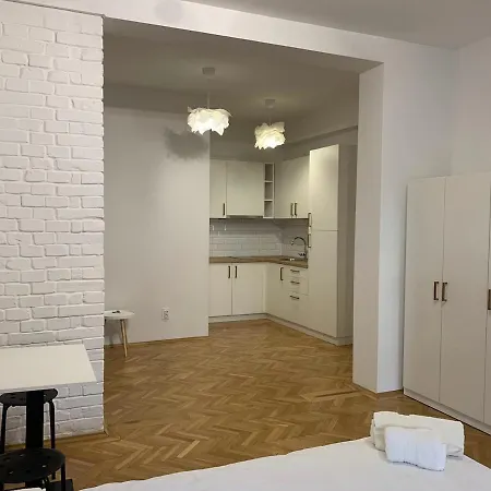 Large In Center With Wooden Floor *