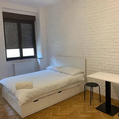 公寓 Large In Center With Wooden Floor *