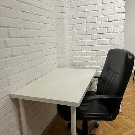 Large In Center With Wooden Floor Cluj-Napoca
